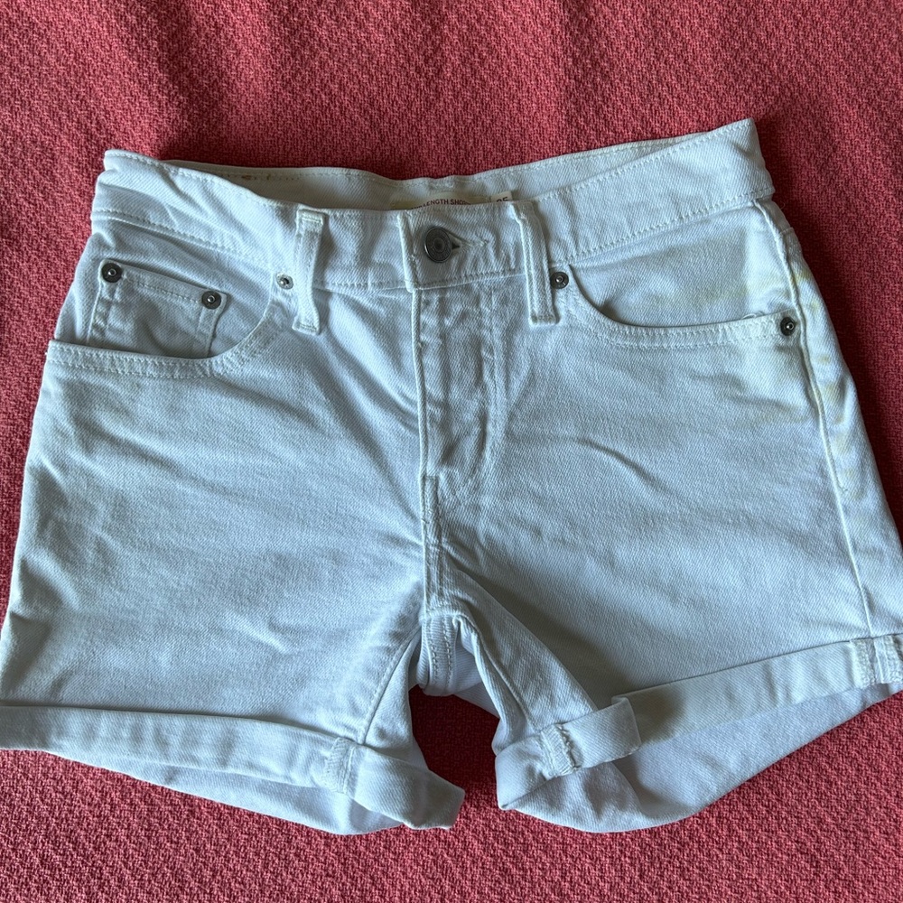 🤍Levis Mid-Waist Shorts🤍